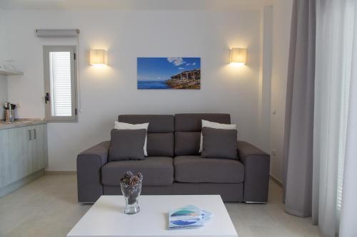 Apartamentos Proa - Emar Hotels Only Adults Es Pujols Extérieur photo