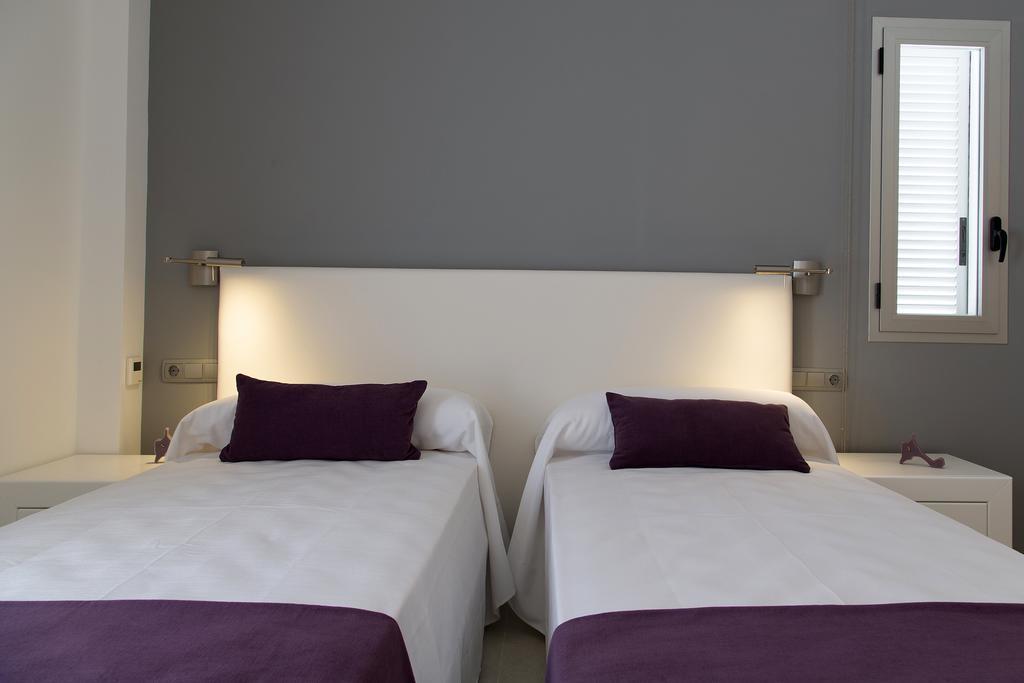 Apartamentos Proa - Emar Hotels Only Adults Es Pujols Chambre photo