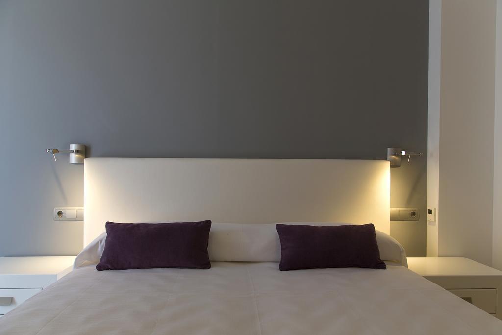 Apartamentos Proa - Emar Hotels Only Adults Es Pujols Extérieur photo