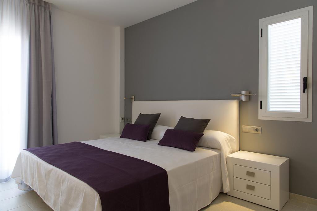 Apartamentos Proa - Emar Hotels Only Adults Es Pujols Extérieur photo