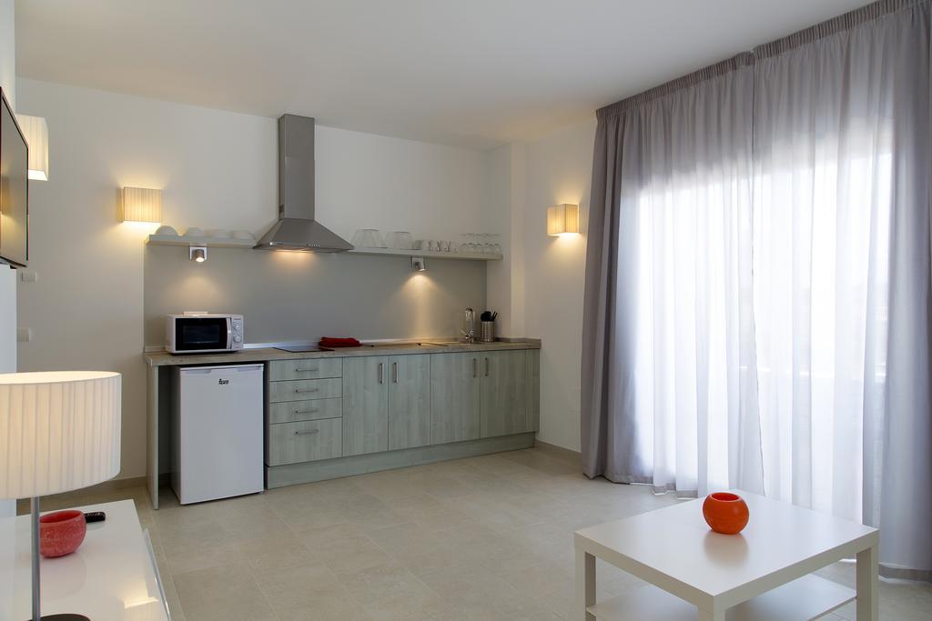 Apartamentos Proa - Emar Hotels Only Adults Es Pujols Chambre photo