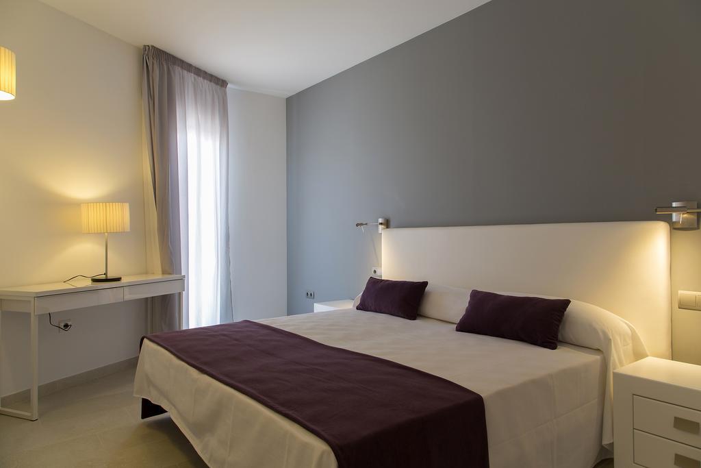 Apartamentos Proa - Emar Hotels Only Adults Es Pujols Chambre photo