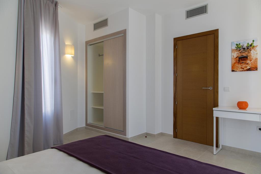 Apartamentos Proa - Emar Hotels Only Adults Es Pujols Chambre photo