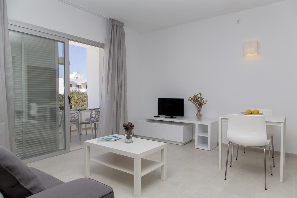 Apartamentos Proa - Emar Hotels Only Adults Es Pujols Extérieur photo