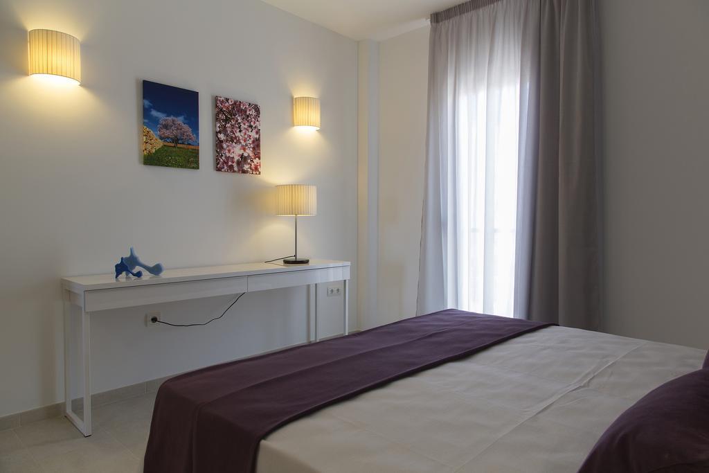 Apartamentos Proa - Emar Hotels Only Adults Es Pujols Chambre photo