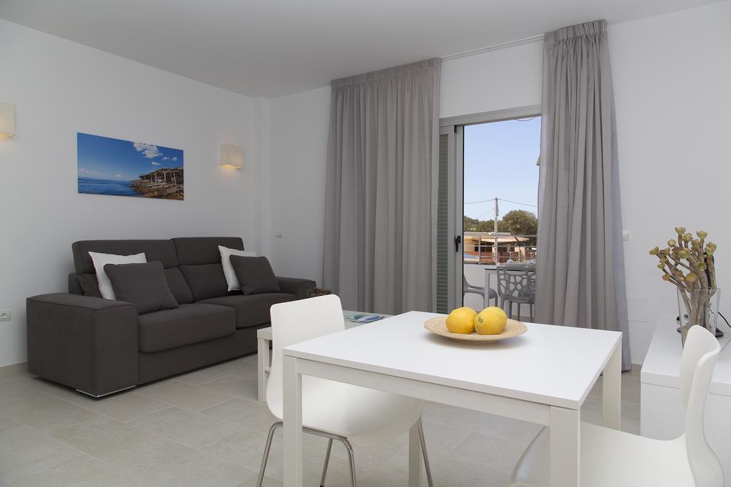 Apartamentos Proa - Emar Hotels Only Adults Es Pujols Chambre photo